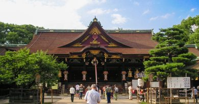 Kitano Tenmangū, le grand sanctuaire de Kyoto dédié à Tenjin Kitano Tenmangū, le grand sanctuaire de Kyoto dédié à Tenjin